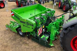 Un nouveau combiné de plantation porté et compact chez AVR