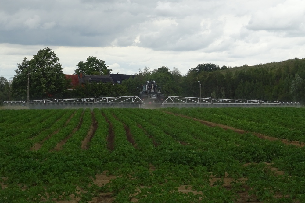 Lors de la démonstration, c’est un Evrard Vega 6000 avec une rampe en aluminium de 36 m qui était présenté.