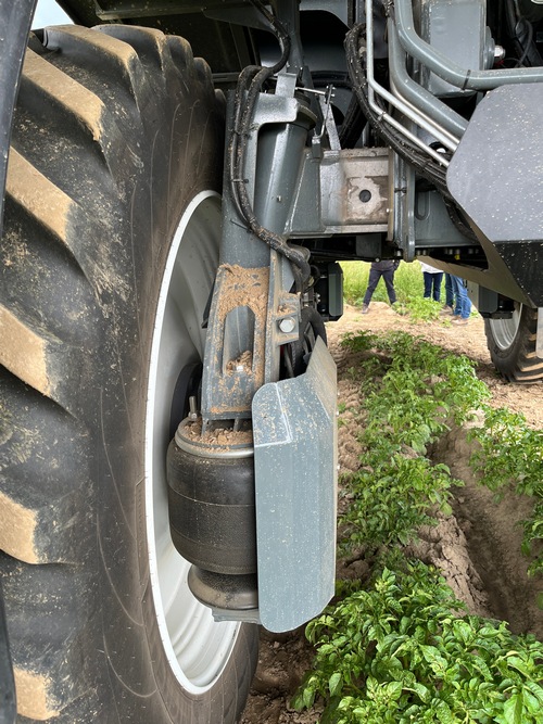 Les quatre roues de l’automoteur Evrard Vega sont chacune suspendues indépendamment.