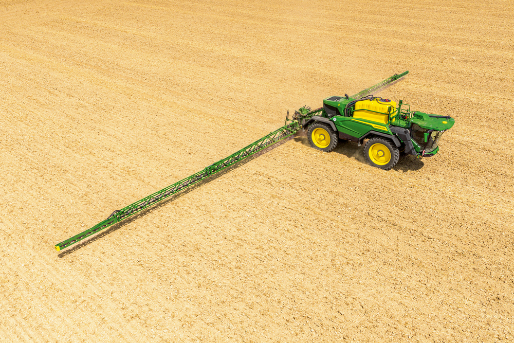 Le nouveau pulvérisateur automoteur John Deere 560R vient compléter l’offre des modèles existants de 4 000 et 5 000 litres, offrant ainsi aux clients un choix élargi au sein d’une même plateforme.