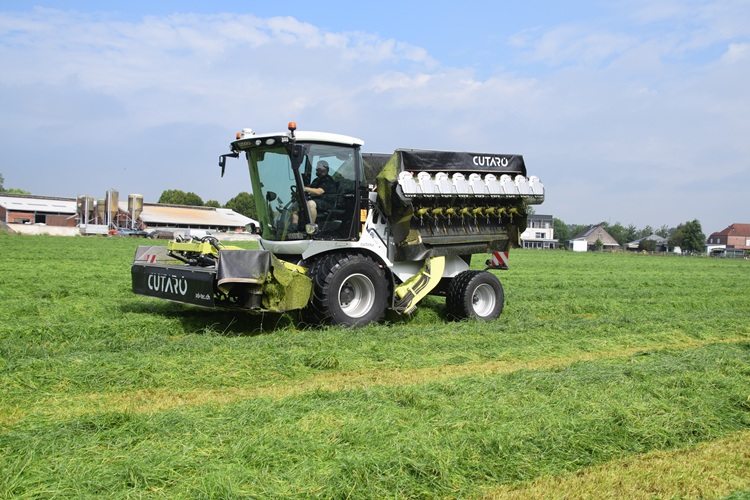 La largeur de transport du Fliegl Cutaro est limitée à 3 m.