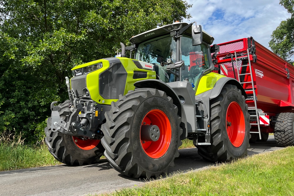 La série Claas Axion 8 peut désormais être équipée de pneus Nokian Soil King VF.
