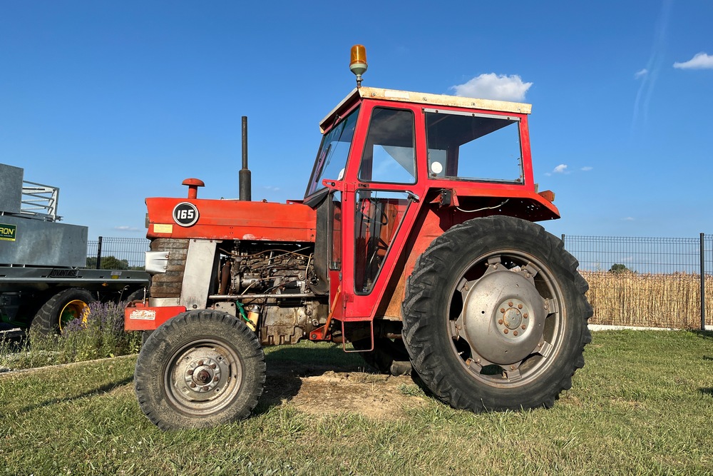 Le Massey Ferguson 165 appartenant à la famille Durant était présent pour l’annonce de la distribution de la marque.