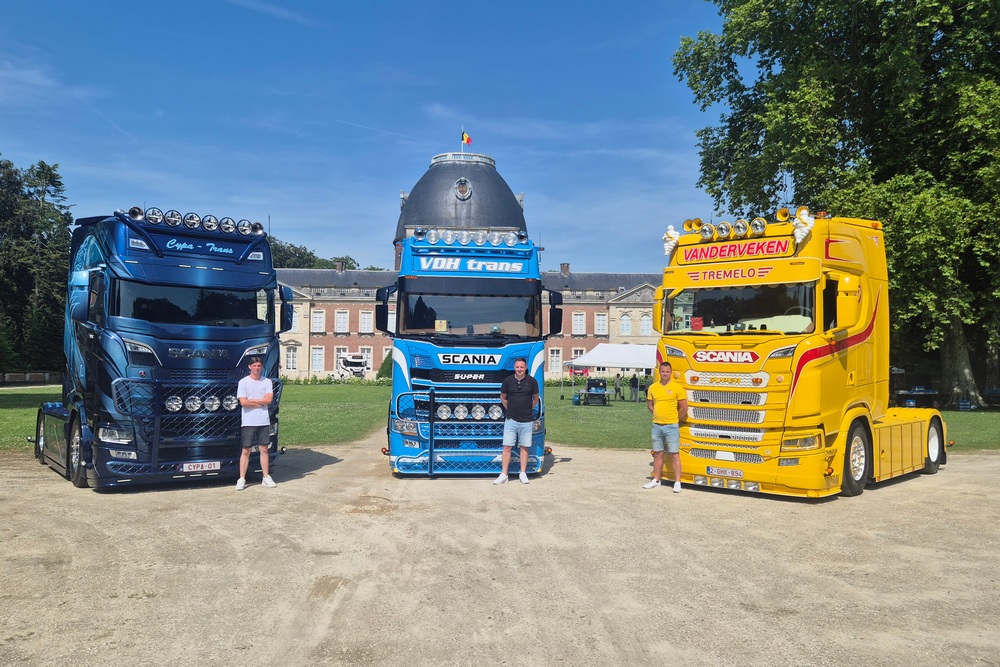 De gauche à droite : Jens Rottier (Cypa-Trans, 3ième place), Jonas Van den Heuvel (VDH Trans, 1ier place) et Yentl Vanderveken (Transport Vanderveken, 2ième place).