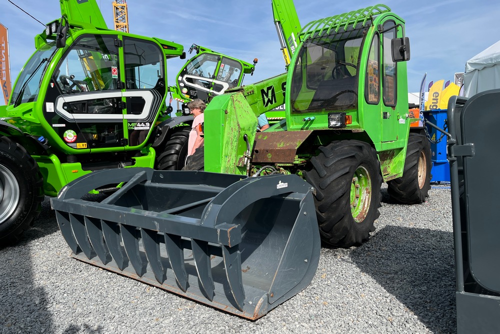 En tant qu’importateur des machines Merlo pour le Benelux, De Lille NV célèbre cette année le 40ième anniversaire de Merlo Benelux. L’occasion pour la firme d’exposer un Merlo SM25 de 1986 appartenant à Münster, qui travaille toujours avec le télescopique.
