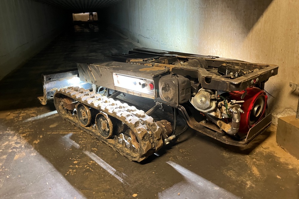 La voie variable permet de faciliter le passage dans des espaces restreints. “Il y a une solution adaptée à chaque hangar”.