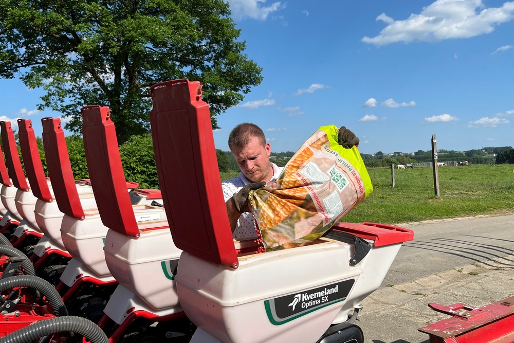 Julien Lapraille utilise principalement son Kverneland Optima SX Geoforce pour semer du maïs.