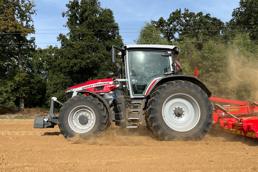 Le MF 7S Mark 2 reprend le concept MF Protect-U. La cabine est isolée du moteur, grâce à un espace de 15 cm qui réduit le bruit, les vibrations et la transmission de la chaleur vers l’opérateur.
