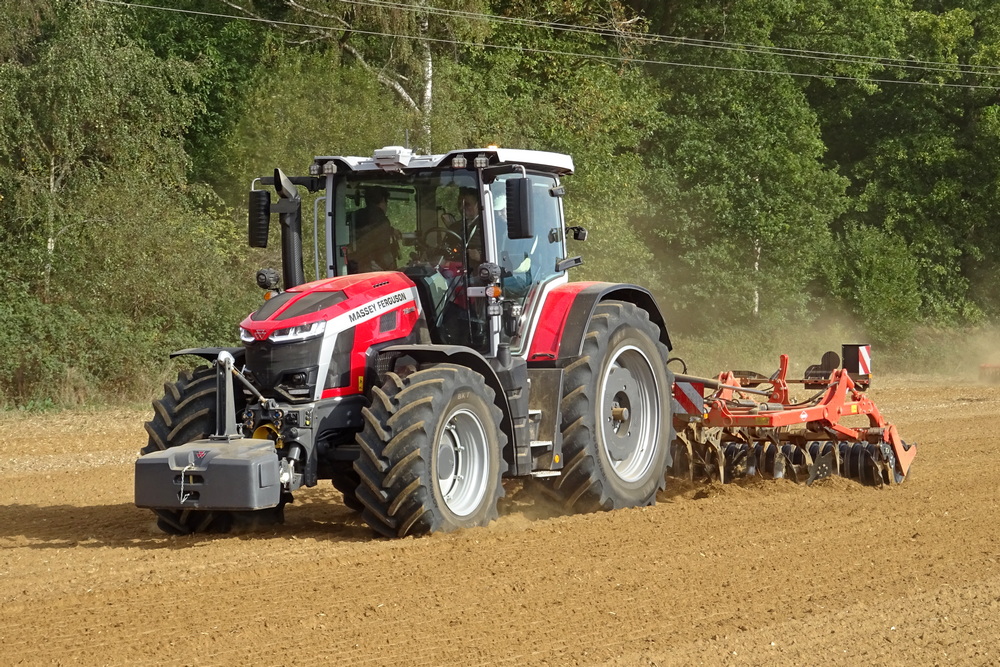 Lors de notre essai, nous apprécions la facilité de prise en main du tracteur ainsi que la souplesse de la transmission Dyna-VT.