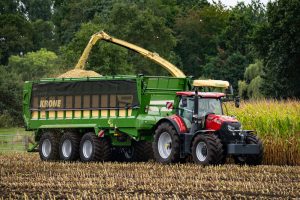 Avec une capacité de plus de 50 m³, la GX 520 PRO est parfaitement à l'aise à l'ensilage de maïs.
