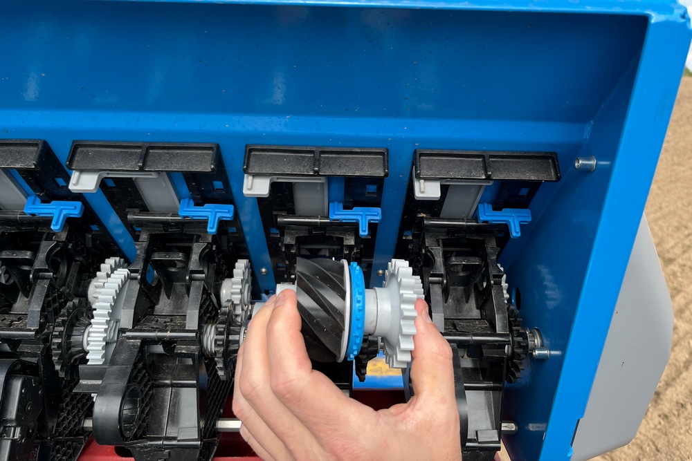 Le dosage du nouveau Lemken Saphir XMR est effectué par des roues doseuses individuelles pour chaque rang.