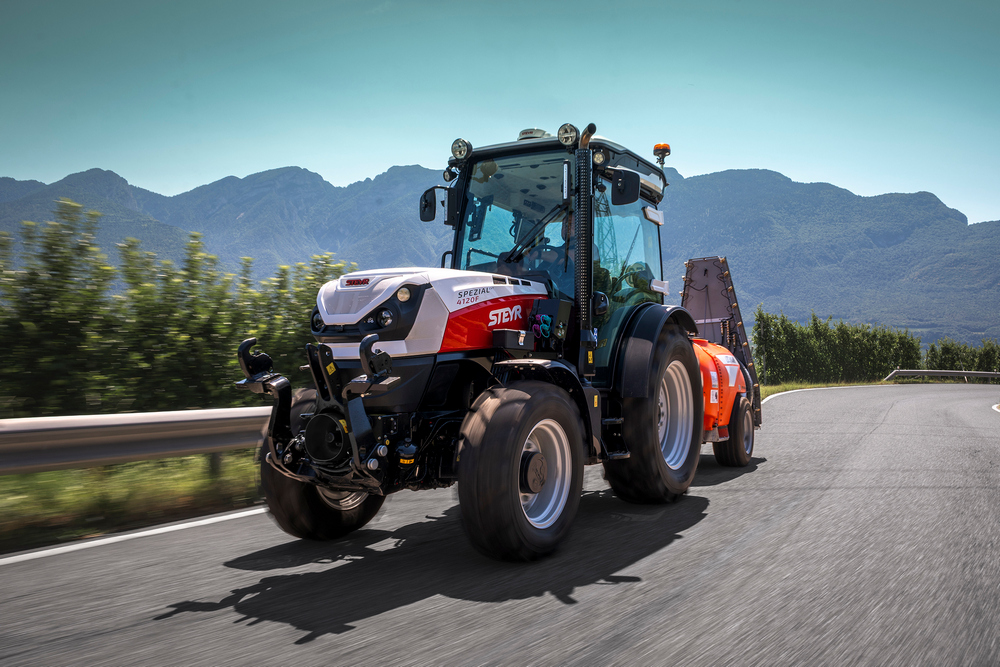 La gamme Steyr Spezial F CVT peut atteindre une vitesse de 50 km/h à 1 780 tr/min.