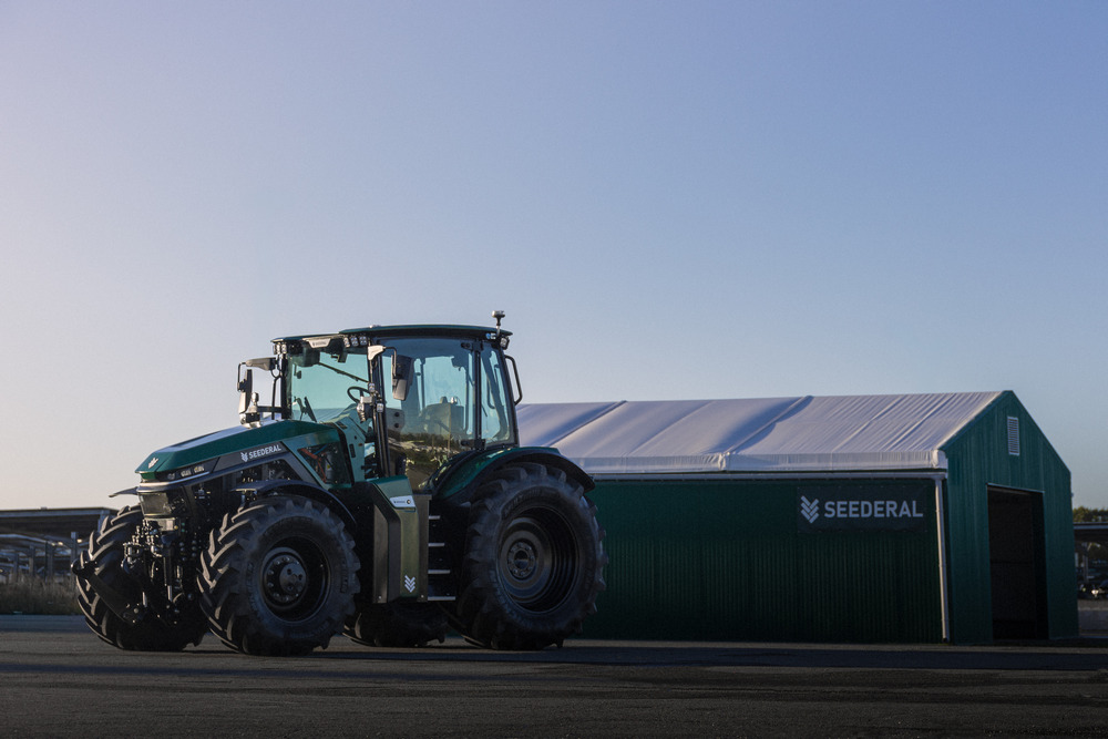 Tracteur agricole nativement électrique Seederal, sur le site d'essai de La Janais, près de Rennes © Corentin Laigneau